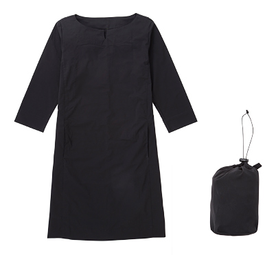 小さくたためるポリエステルワンピース