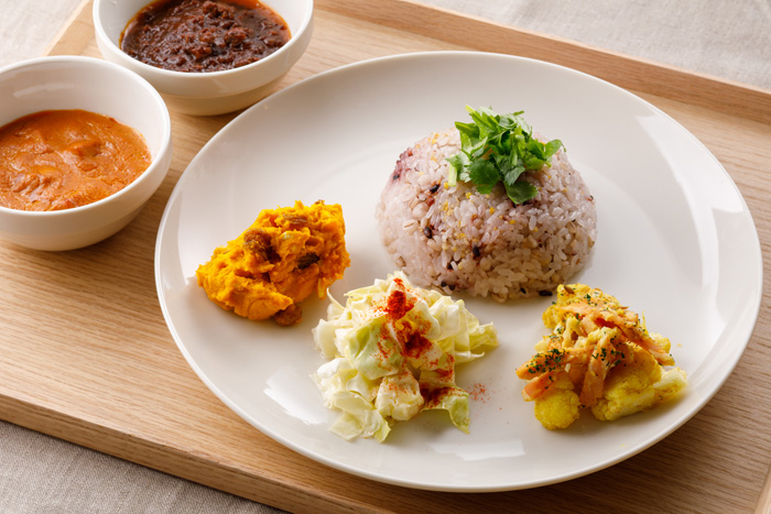 「十穀米でまとめる辛くないスパイシーカレー」