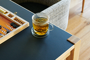 天板素材にリノリウムを採用