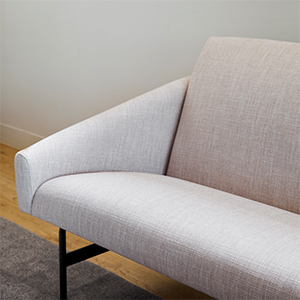 リラックスして「くつろぐ」姿勢を意識した設計